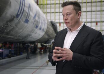 Musk’s SpaceX shares plunge 50% from June gain